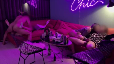 极致的多人淫趴  啪啪胯下极品母狗 少妇被干得高潮乱叫